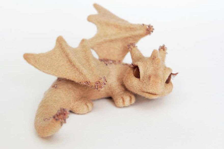 Artist Creates Stunning Lifelike Dragon Sculptures