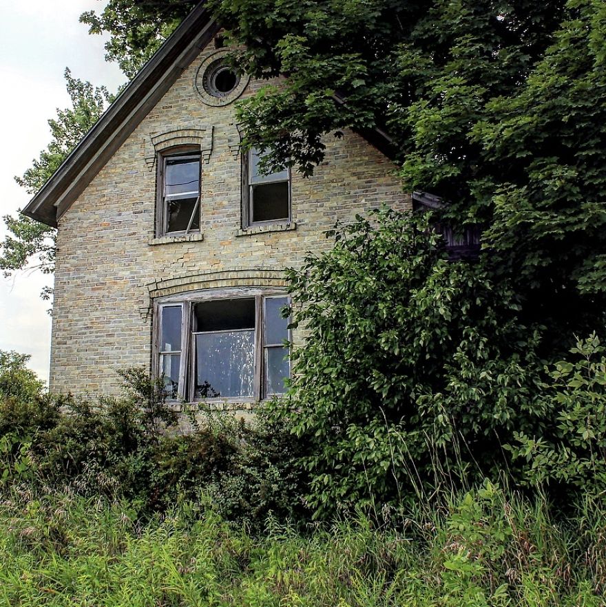 Exploring Abandoned Homes Throughout Rural Wisconsin