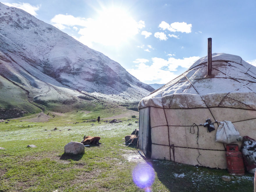 At 22 Years Old, I Came Alone In Kyrgyzstan To Meet Nomadic People In The Mountains