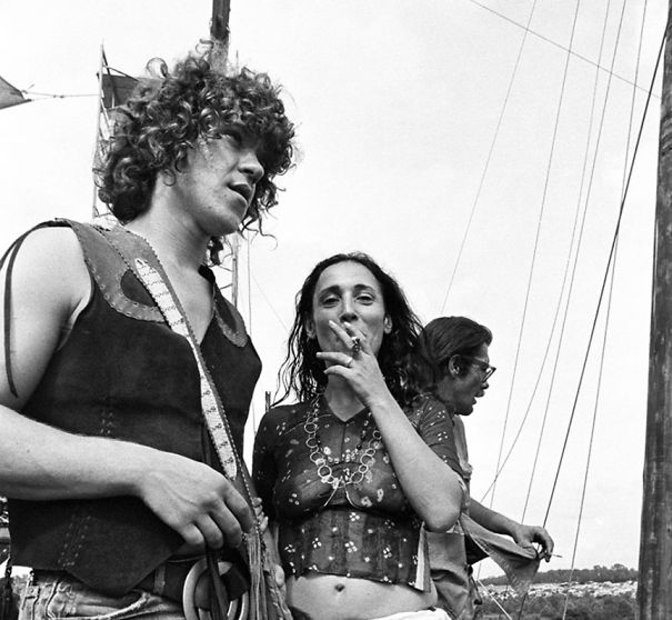 Girls From Woodstock 1969 Show The Origin Of Today&#39;s Fashion | Bored Panda