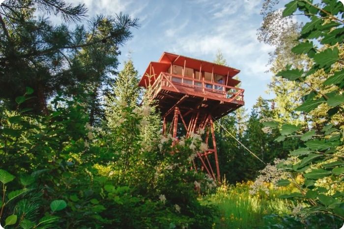 1950s Fire Lookout Transformed Into An Off-Grid Shelter