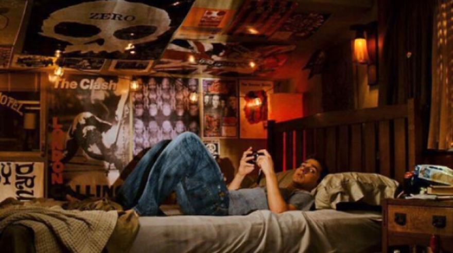This 90s Bedroom Style On Screen Will Make You Feel Nostalgic This 90s Bedroom Style On Screen Will Make You Feel Nostalgic