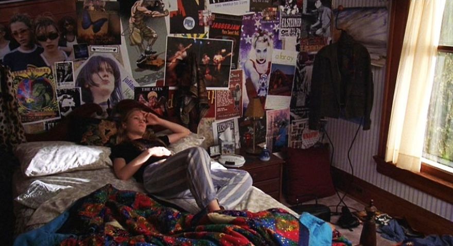 This 90s Bedroom Style On Screen Will Make You Feel Nostalgic This 90s Bedroom Style On Screen Will Make You Feel Nostalgic