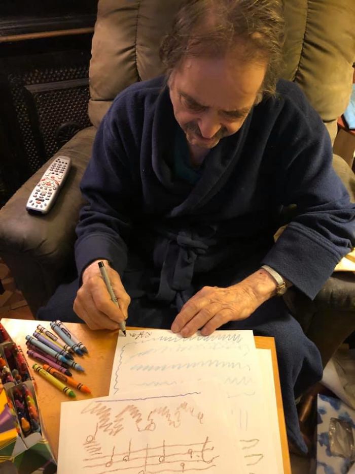 92-Year-Old War Veteran Starts Drawing To Save Money For This Mother Who's Been Diagnosed With Cancer