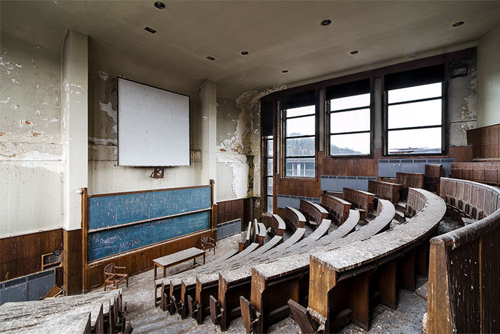 I Explored A University In Belgium That’s Been Abandoned Since 2006 (15 Pics)