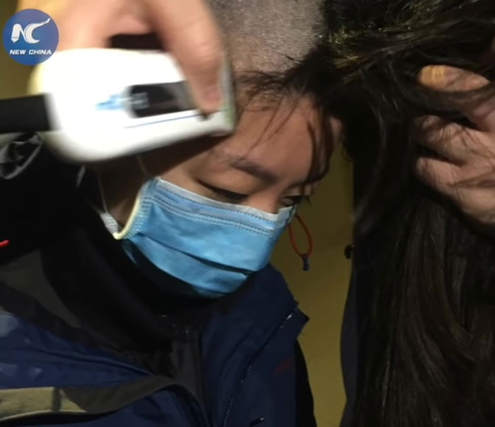 Chinese Nurses Are Shaving Their Heads To Prevent The Spread Of Coronavirus