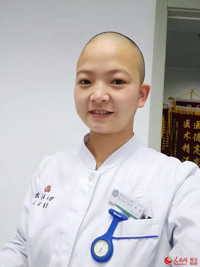 Chinese Nurses Are Shaving Their Heads To Prevent The Spread Of Coronavirus