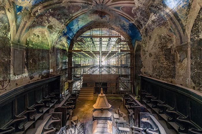 My 36 Pics Show The Decay Of Abandoned Churches In Italy