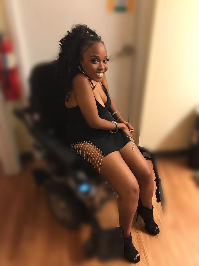 Disabled Woman Nervously Shares Her “Sexy” Photos And Twitter Falls In Love With Her