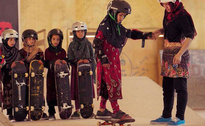 Documentary Telling The Story Of Courageous Afghan Girls Learning To Skateboard In A War Zone Wins Oscar | Bored Panda