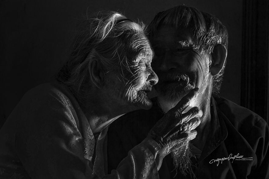 I Photographed The Love Story Of An Old Vietnamese Couple That Has Been Together Since The 30s (15 Pics)