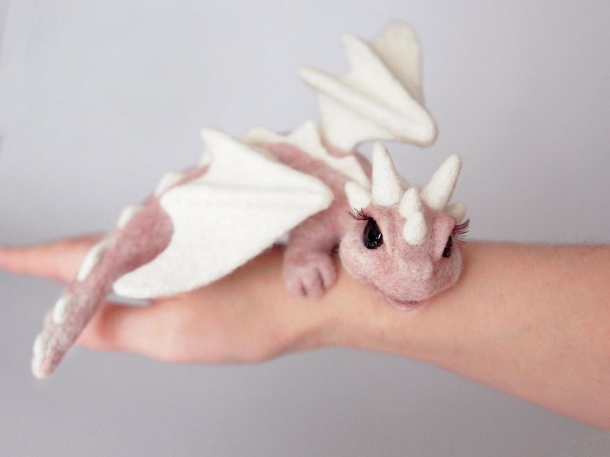 Artist Creates Stunning Lifelike Dragon Sculptures