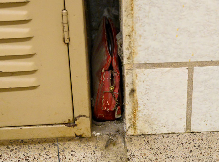 A School Found A Purse That Was Lost Back In The 50s, And It’s Like A Time Capsule For People Of The Generation