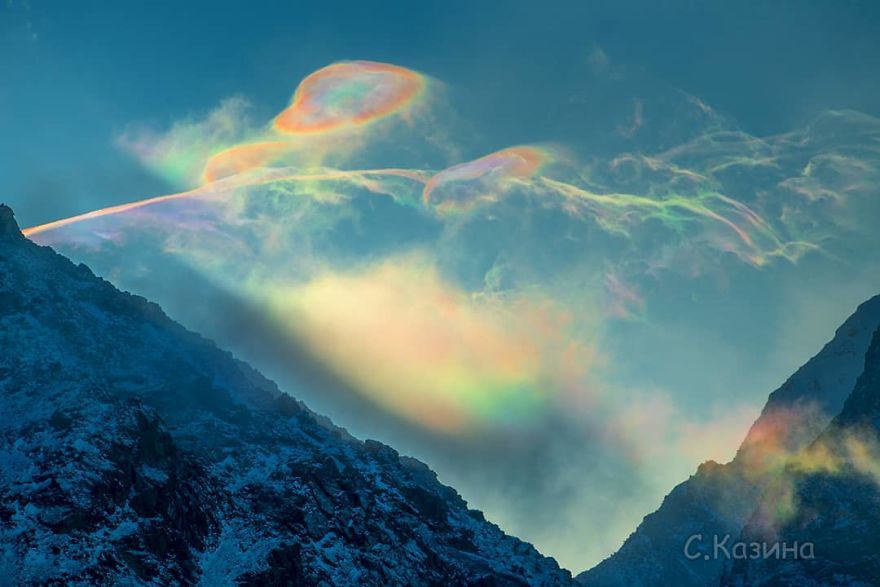 Pics Of Bizarre Iridescent Clouds Over Siberia Go Viral (11 Pics)