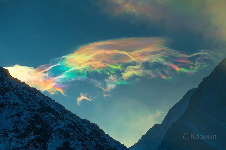 Pics Of Bizarre Iridescent Clouds Over Siberia Go Viral (11 Pics)