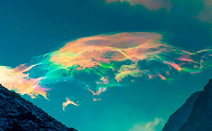 Pics Of Bizarre Iridescent Clouds Over Siberia Go Viral (11 Pics)