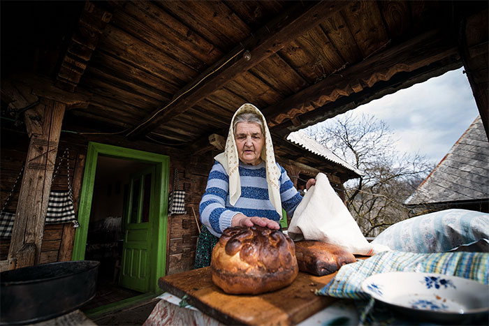 I Photographed Transylvanian Elders Who Preserve Centuries-Old Traditions And Habits (26 Pics)