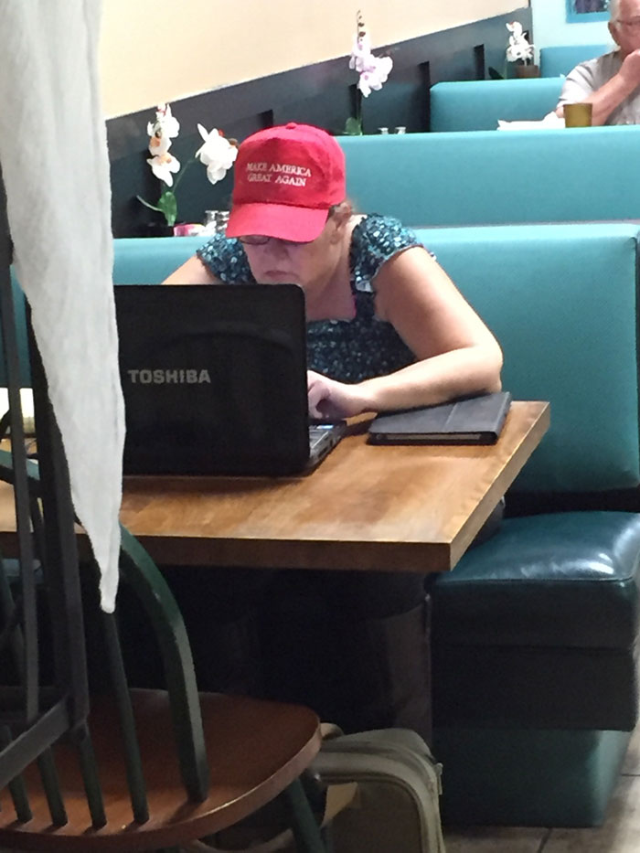 Ella dijo que no venía al restaurante mexicano por la comida, sino por el WiFi gratis