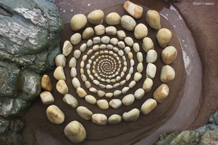 Stone-Arrangements-Beach-Land-Art-Jon-Foreman