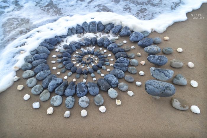 Stone-Arrangements-Beach-Land-Art-Jon-Foreman