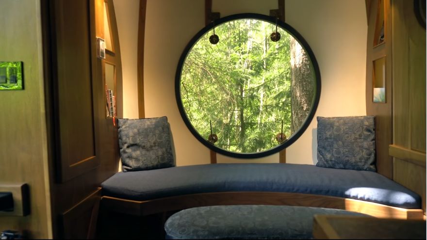 Most Amazing Tiny Round Tree House Fully Suspended In The Air.