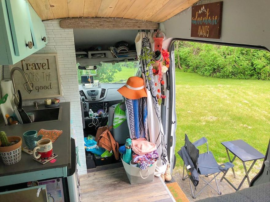 Solo Female Traveler & Wvu Grad Sells Everything To Travel The Country