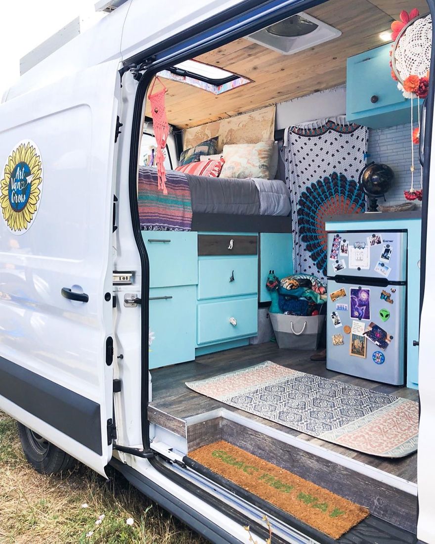 Solo Female Traveler & Wvu Grad Sells Everything To Travel The Country