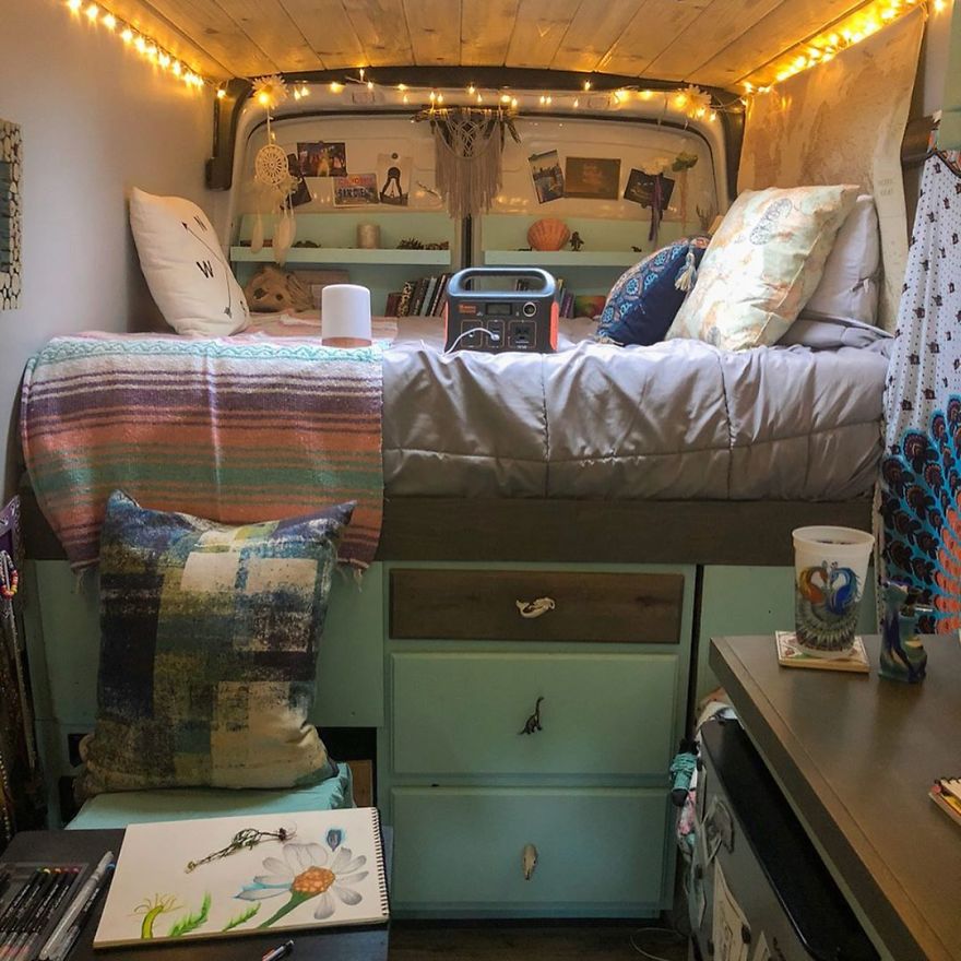 Solo Female Traveler & Wvu Grad Sells Everything To Travel The Country