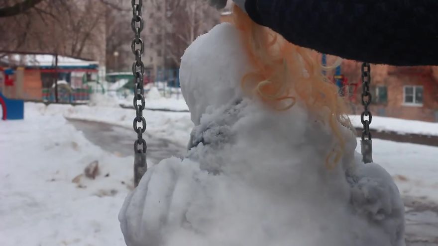 This Artist Decided To Creep People Out By Creating A 'Pennyswise' Snowman On A Swingset