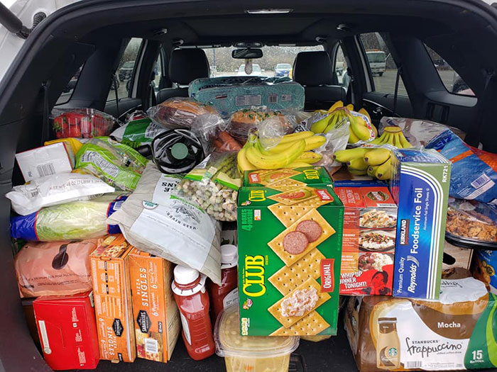 Woman Gets Accused of Being A Hoarder For Buying $1,100 Of Groceries, Explains That She's Actually Buying For 6 Families