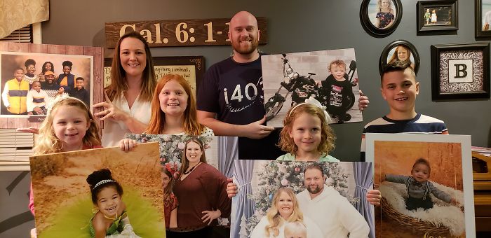 This Man Discovered Stacks Of Family Photographs In A Closed Photo Studio, Decided To Reunite Them With Their Rightful Owners