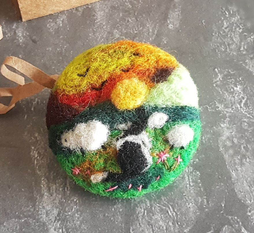 I Create Needle-Felted Art Brooches Like Paintings 🎨