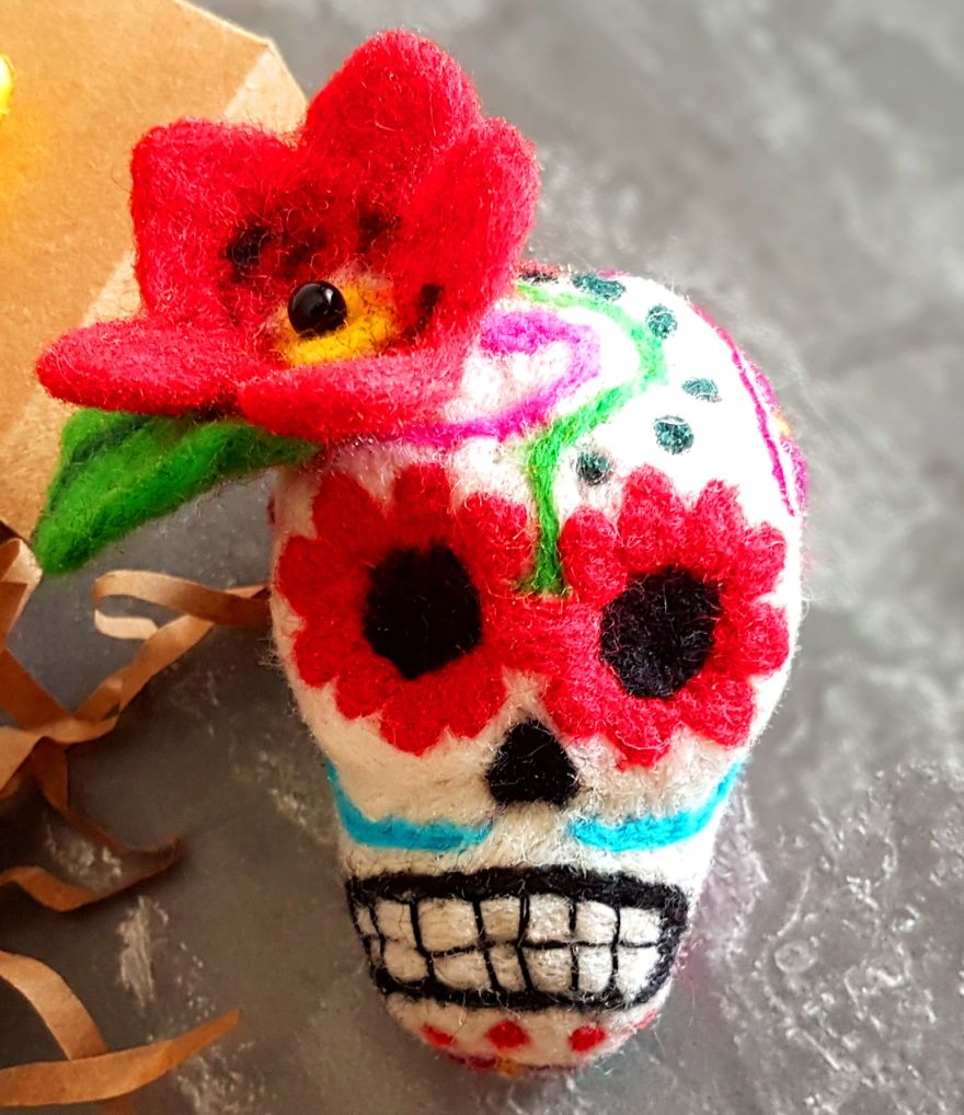 I Create Needle-Felted Art Brooches Like Paintings 🎨
