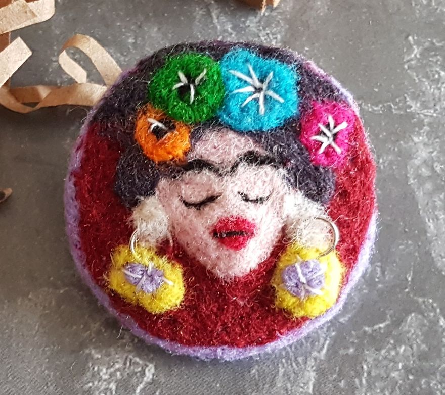 I Create Needle-Felted Art Brooches Like Paintings 🎨