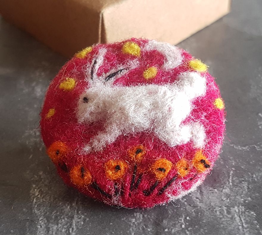 I Create Needle-Felted Art Brooches Like Paintings 🎨