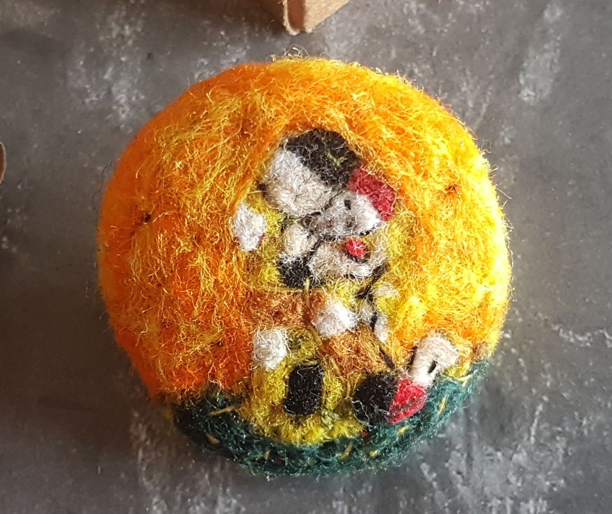 I Create Needle-Felted Art Brooches Like Paintings 🎨