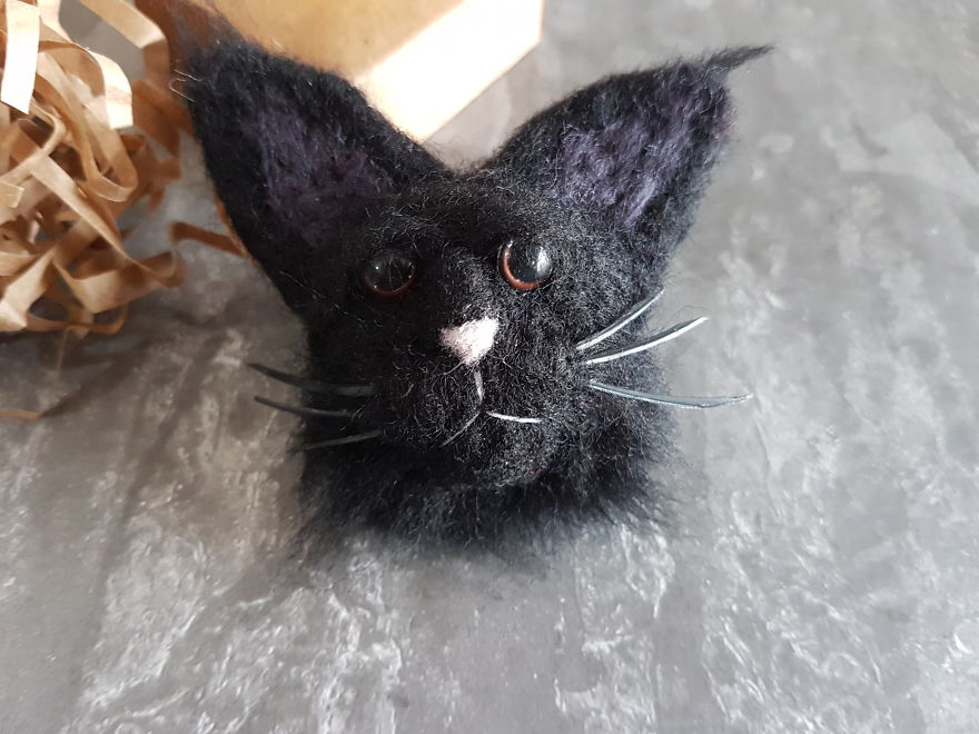I Create Needle-Felted Art Brooches Like Paintings 🎨