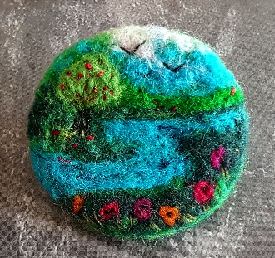 I Create Needle-Felted Art Brooches Like Paintings 🎨