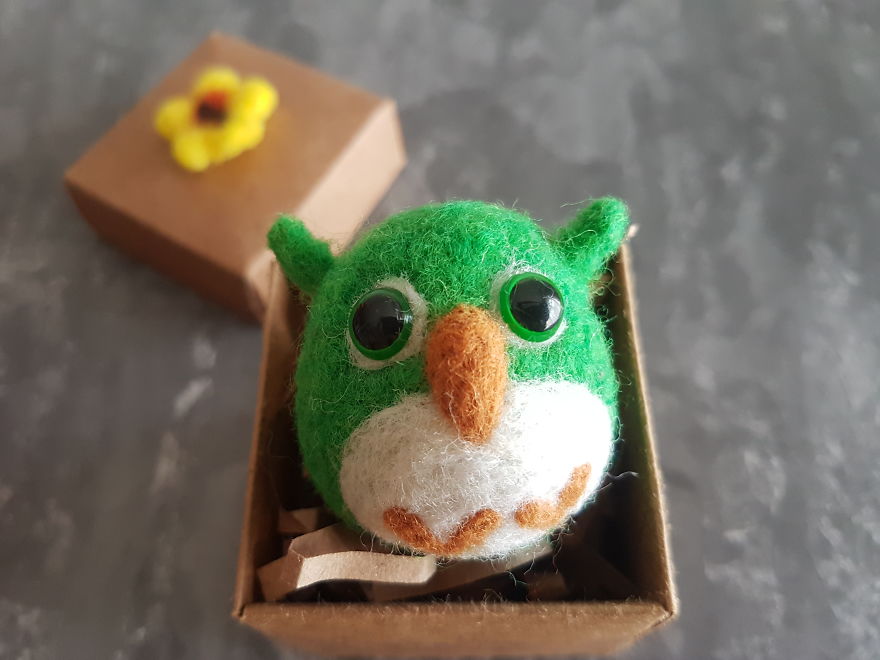 I Create Needle-Felted Art Brooches Like Paintings 🎨