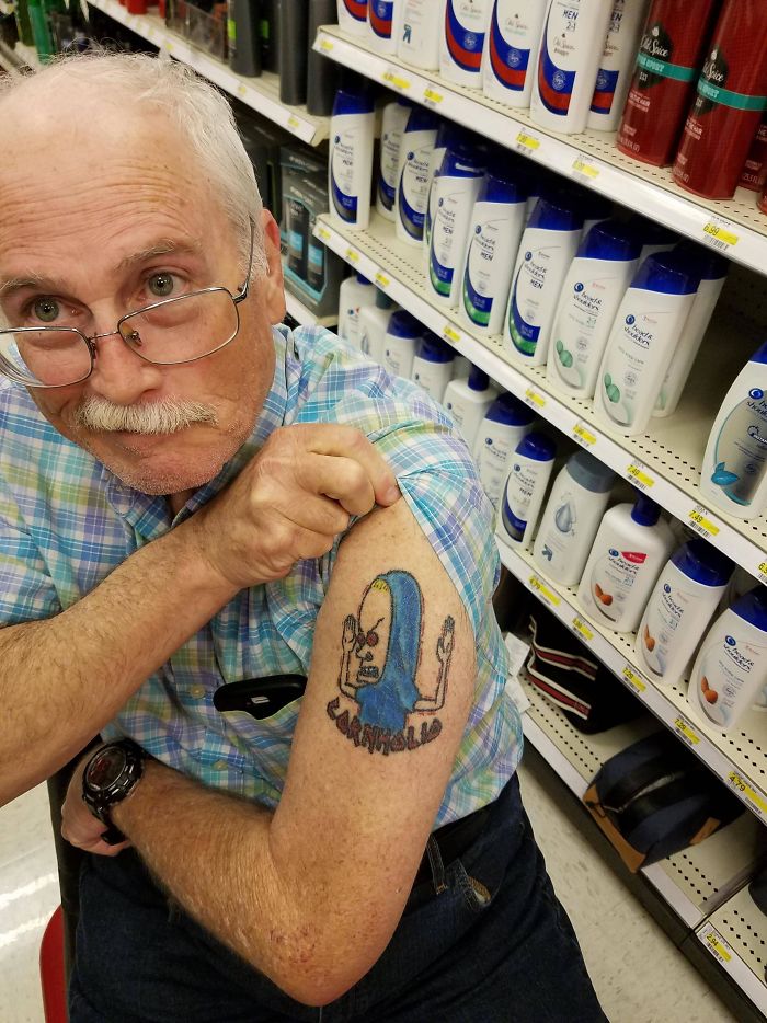Conocí a este hombre en Target, tiene 75 años
