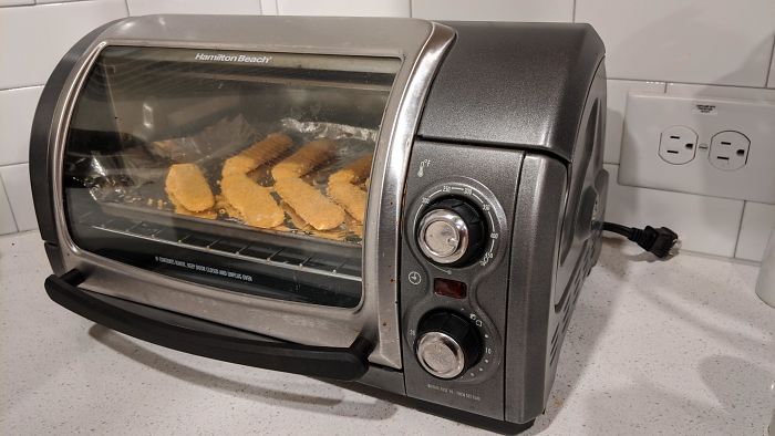 Found Out My Toaster Can Work As A Timer, Even When Not Plugged In. Now I Have To Wait Another 20 Minutes To Find Out How Good These Fish Sticks Are