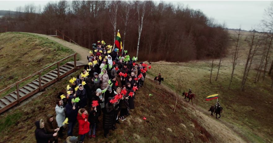 700 Samogitians Congratulated Lithuania By Adorning 30 Urban And Regional Places With The Tricolour