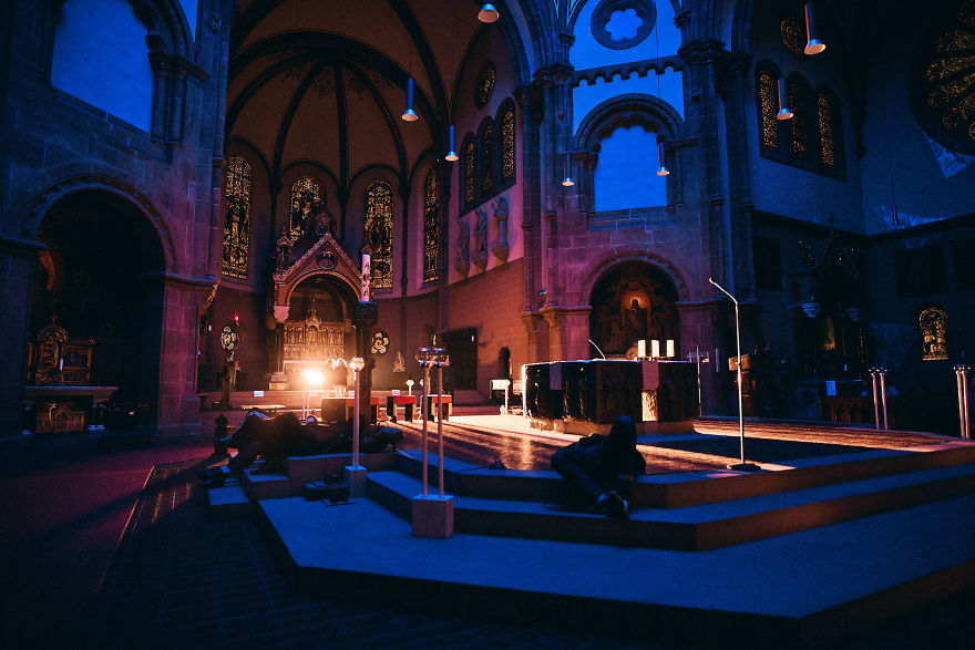 Blinding Lights And Immersive Sounds Evoke Essential Questions In Church. Blinding Lights And Immersive Sounds Evoke Essential Questions In Church.