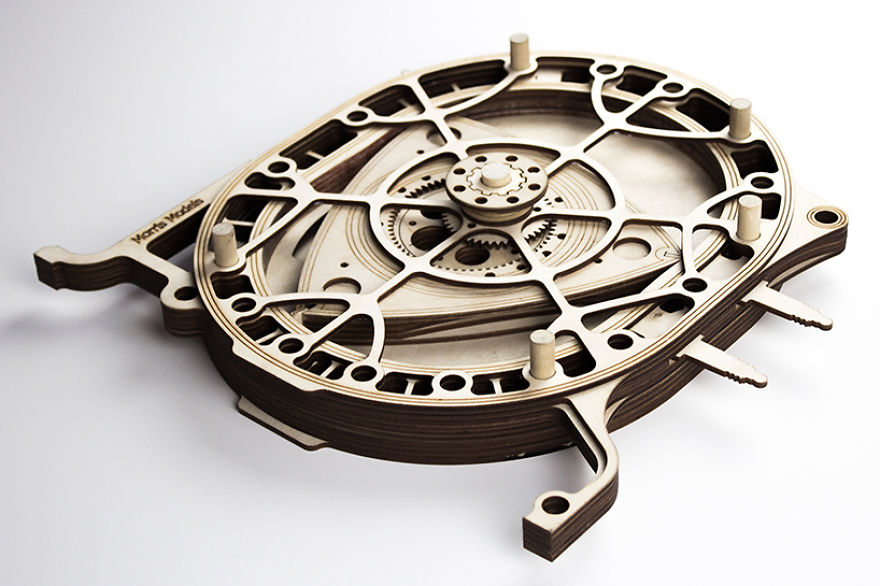 Aviation Professor Designs Highly Detailed And Intricate Laser Cut Models Of Classic Engines