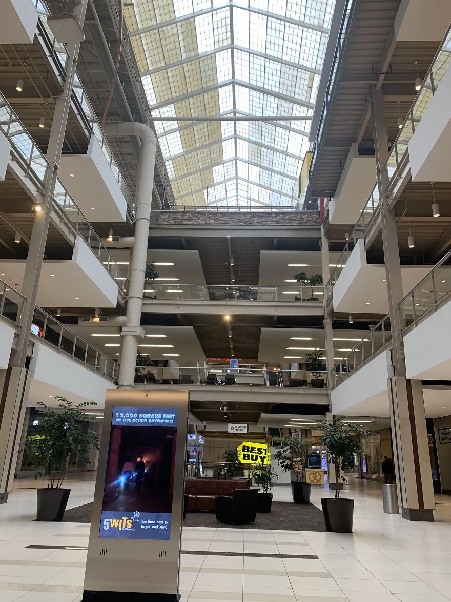 I Photographed An Empty Mall In NY During Peak Coronavirus