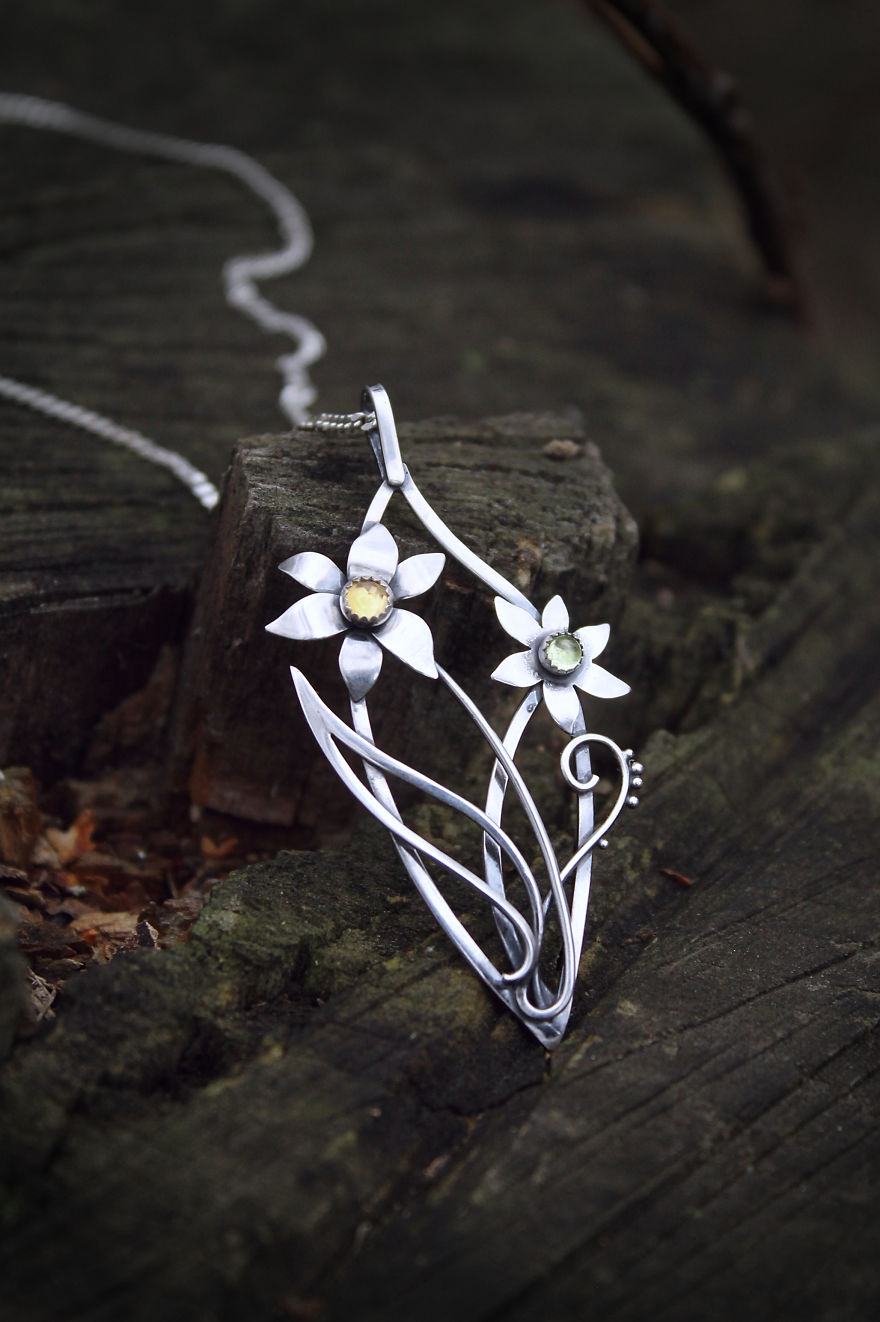 I Make Realistic Plant Jewelry For Nature Lovers