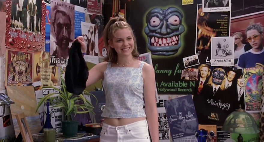 This 90s Bedroom Style On Screen Will Make You Feel Nostalgic This 90s Bedroom Style On Screen Will Make You Feel Nostalgic