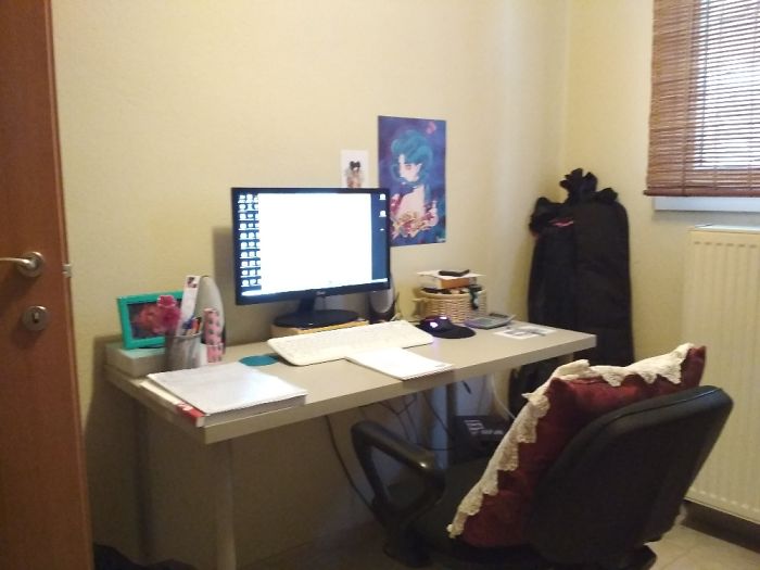 Goodmorning!! Im Graphic Designer And I Like To Have Plenty Of Space To Work!!