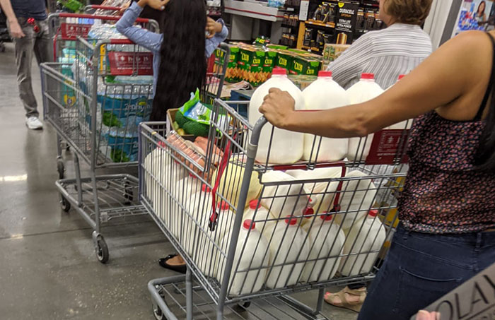 26 Photos Of Americans Panic Buying Things That Got Others Confused About What They Were Thinking