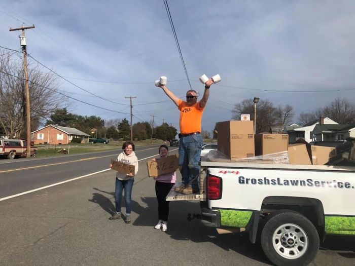 A Family In PA Giving Away Free Toilet Paper To Anyone In Need; Be More Like These People